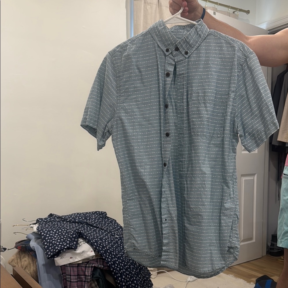 Green Casual Button Down Shirt with Short Sleeves